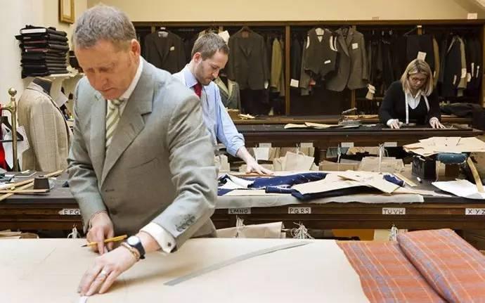 关于西装的残酷事实：穿定制，也不保证让你好看